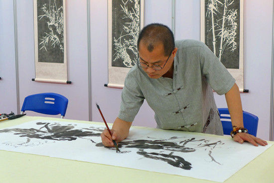 2014中越边交会圆满举行，河口“红河旅游特色主题馆”成焦点